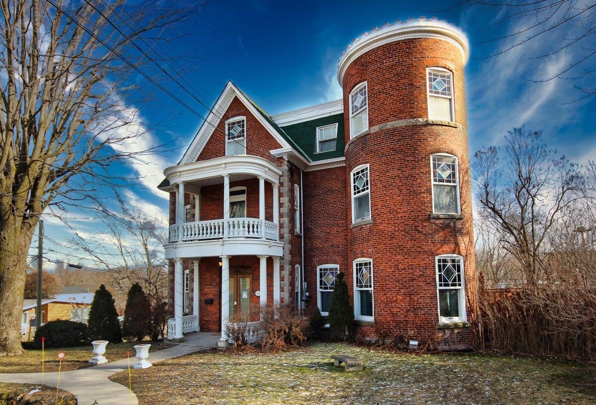 Animatrice en événement au centre des congrès de Saint-Hyacinthe et séjournant à la Villa Casavant à Saint‑Hyacinthe